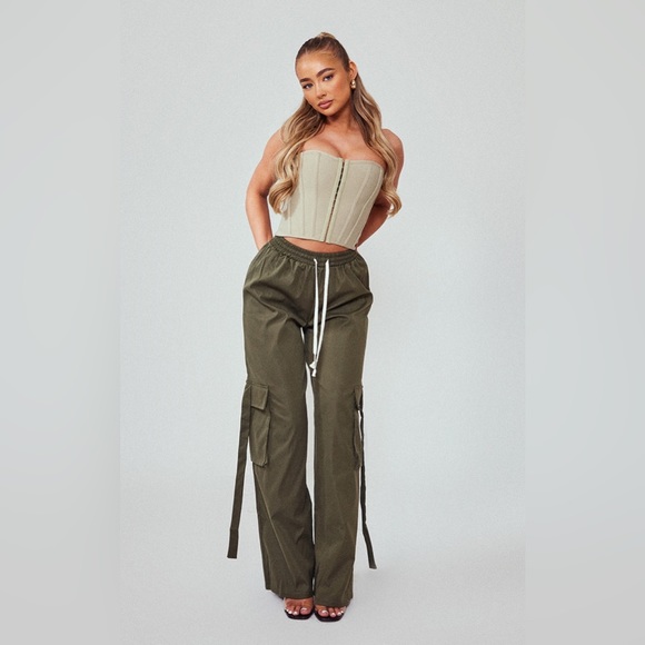 NWT Pretty Little Thing Elastic Waist Wide Leg Cargo Pants CMW2539 Olive Green - Picture 1 of 7